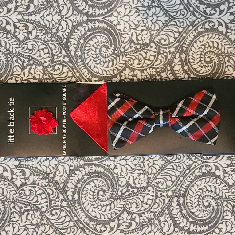 Bowtie, lapel, pocket square set